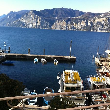 Charmante Apartament Lake Front Malcesine Eksteriør billede