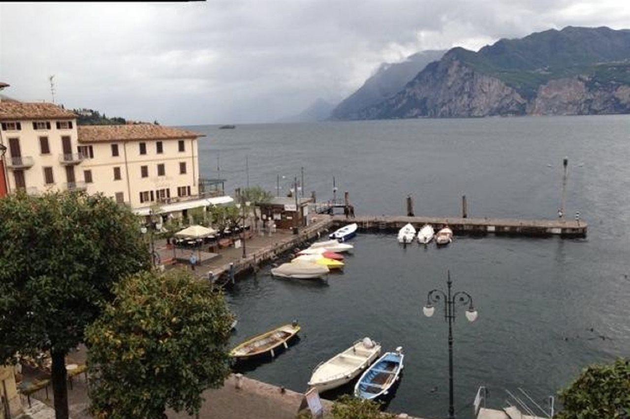 Charmante Apartament Lake Front Malcesine Eksteriør billede