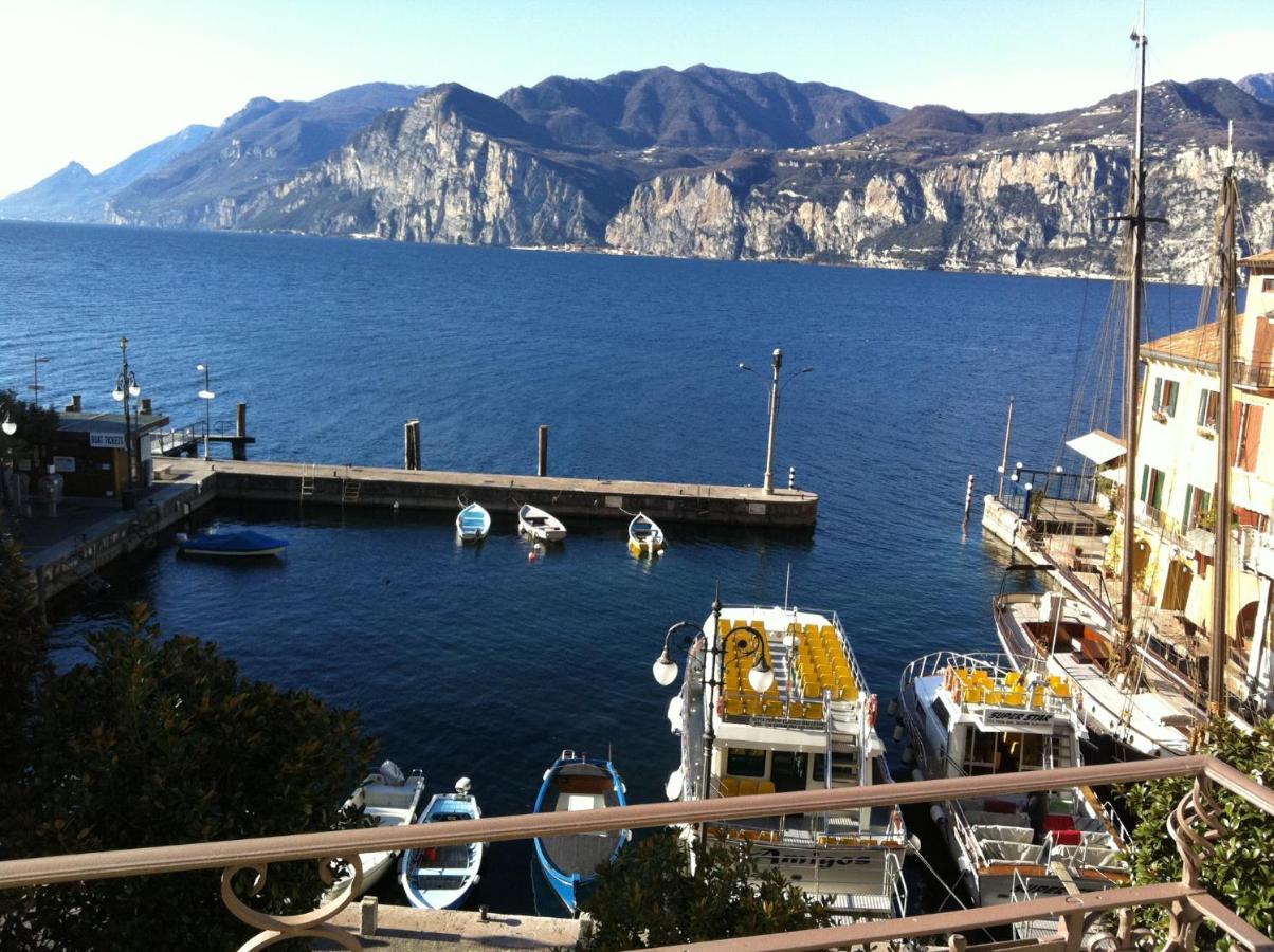 Charmante Apartament Lake Front Malcesine Eksteriør billede