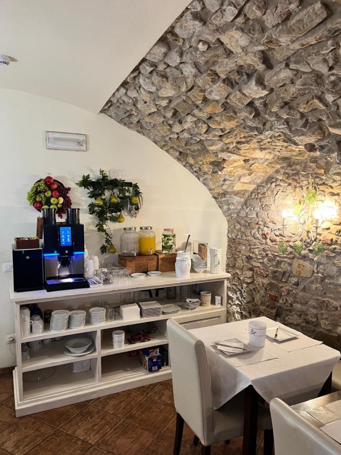 Charmante Apartament Lake Front Malcesine Eksteriør billede