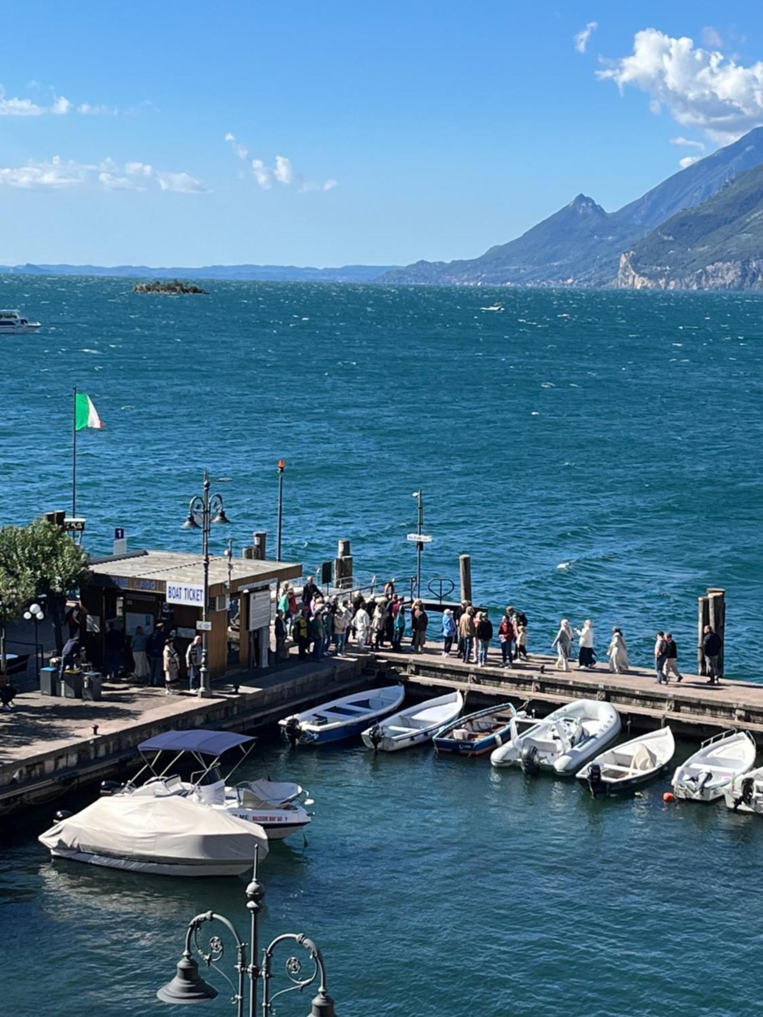 Charmante Apartament Lake Front Malcesine Eksteriør billede