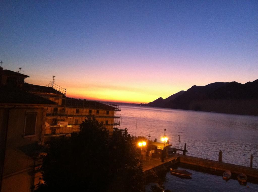 Charmante Apartament Lake Front Malcesine Værelse billede